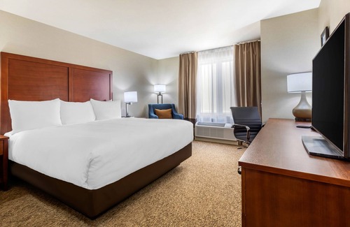 Napanee Hotel | Comfort Inn & Suites