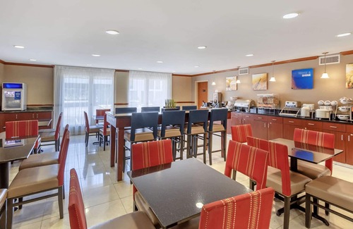 North Charleston Hotel | Comfort Inn & Suites Airport Convention Center