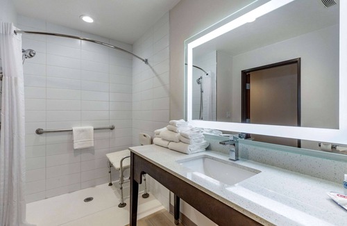 Bennett Hotel | Comfort Inn & Suites Bennett