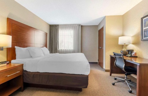 North Charleston Hotel | Comfort Inn & Suites Charleston Airport Convention Center