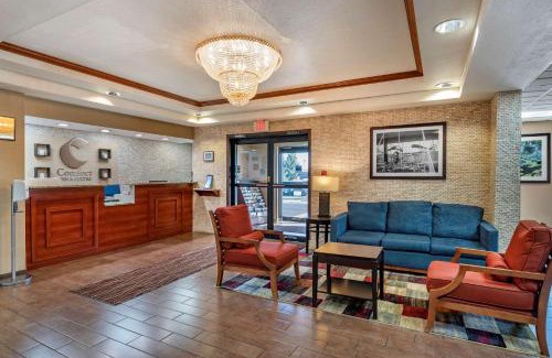 Dayton Hotel | Comfort Inn & Suites Dayton Northwest - Englewood