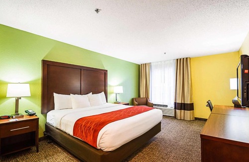 Dayton Hotel | Comfort Inn & Suites Dayton Northwest - Englewood