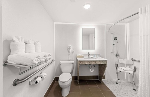 Croasdaile Farm Master Hotel | Comfort Inn & Suites Durham near Duke University