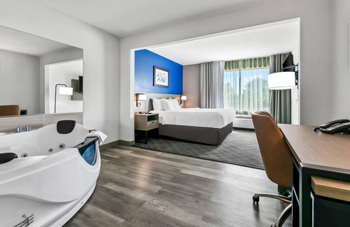 Grand Blanc Hotel | Comfort Inn & Suites Grand Blanc/Flint