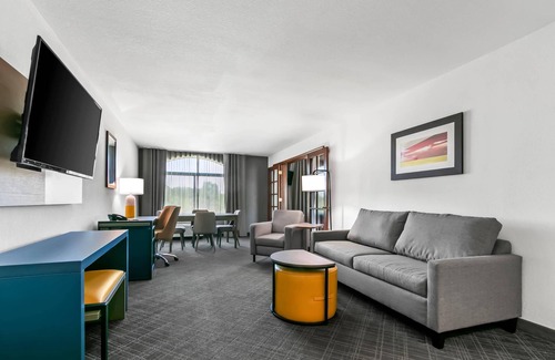 Grand Blanc Hotel | Comfort Inn & Suites Grand Blanc/Flint