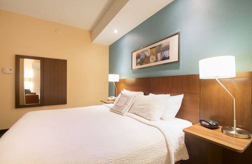 Ashwaubenon Hotel | Comfort Inn & Suites Green Bay Stadium Area