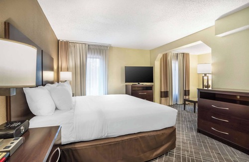 Cornelius Hotel | Comfort Inn & Suites Lake Norman