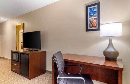 Macon Hotel | Comfort Inn & Suites Macon North I-75