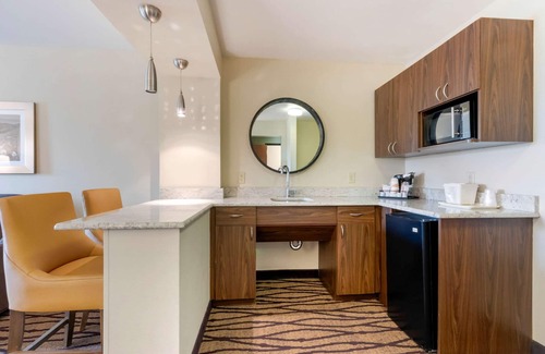Great Falls Hotel | Comfort Inn & Suites Market - Airport