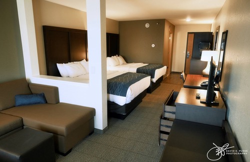 Munising Hotel | Comfort Inn & Suites Munising-Lakefront
