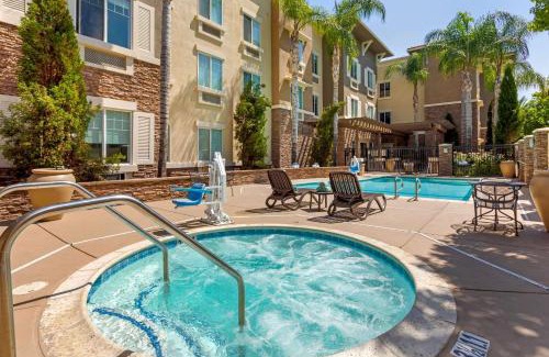 Guasti Hotel | Comfort Inn & Suites Near Ontario Airport