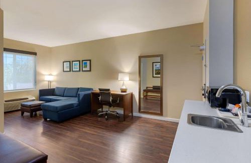 Guasti Hotel | Comfort Inn & Suites Near Ontario Airport
