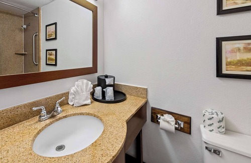 South Central Omaha Hotel | Comfort Inn & Suites Omaha Central