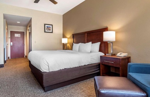 Clinton Hotel | Comfort Inn & Suites