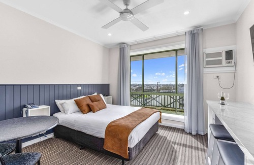 Mount Gambier Hotel | Comfort Inn The Lakes