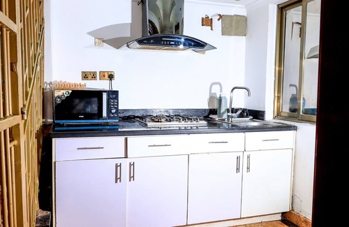 Muthaiga Apartamento | comfort live in, 15 minute drive from town, proximity to Nairobi national park.
