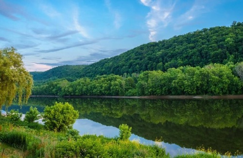 Harrisburg - Hershey Casa | Comfort Meets Affordability, Free Parking, Outdoor Pool, Pets Allowed