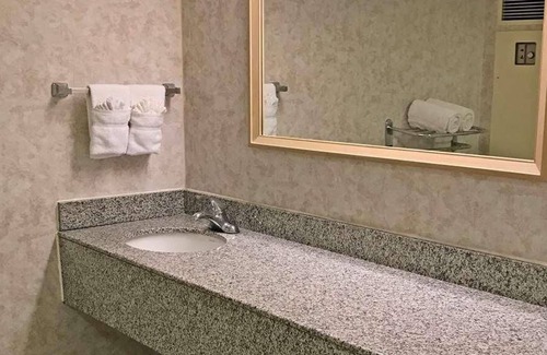 Radnor - Fort Myer Heights Casa | Comfort Meets Affordability at Red Lion Hotel Rosslyn Iwo Jima! Pets Allowed!