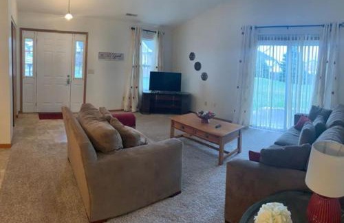 Middletown Casa | Comfort on the Court 3 Bed 2 Bath Sleeps 6
