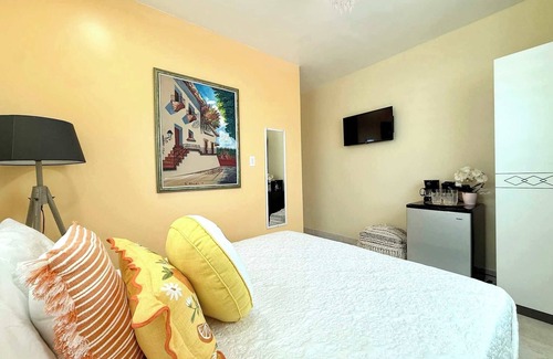 Simpson Bay Hotel | Comfort Room 9 with AC and Rooftop Pool