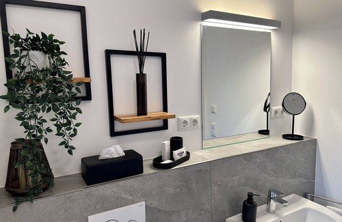 Osterath Cama Y Desayuno | Comfort room with gym, near DUS airport & trade fair center