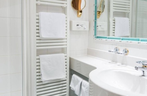 Dorfgastein Hotel | Habitación confort con ducha od. Cuarto de baño, aseo - Römerhof, hotel rural
