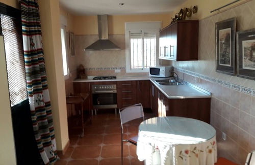 Cullar Vega Cabaña | Confort, rústico, paisajes, chimenea, barbacoa,piscina, a10minutos de la ciudad