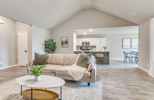 Broken Arrow Casa | Comfort, Style, and Serenity in One Home!