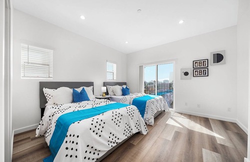 Rampart Village Casa | Comfort Suite Los Angeles