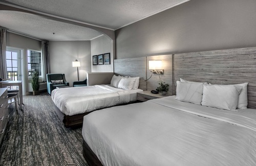 Chincoteague Hotel | Comfort Suites Chincoteague Island Bayfront Resort