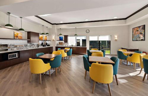 Summit Station Hotel | Comfort Suites Columbus East Broad