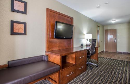 Delavan Hotel | Comfort Suites Delavan - Lake Geneva Area