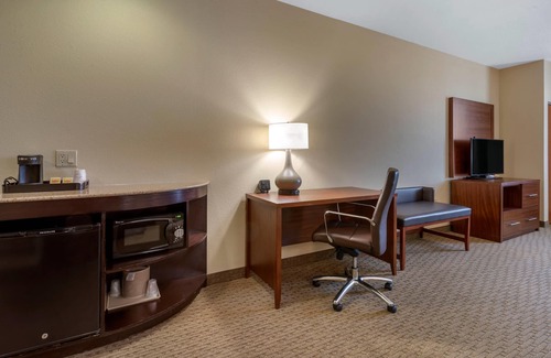 Eugene Hotel | Comfort Suites Eugene