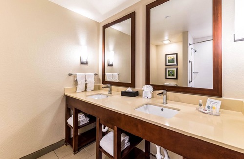 Grand Prairie Hotel | Comfort Suites Grand Prairie - Arlington North