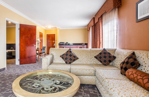 Townsite Hotel | Comfort Suites Oceanside Camp Pendleton Area
