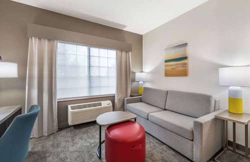 Redmond Hotel | Comfort Suites Redmond Airport