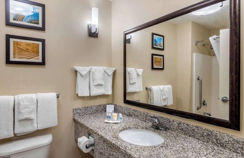 I-435 West KC-KS Hotel | Comfort Suites Speedway - Kansas City