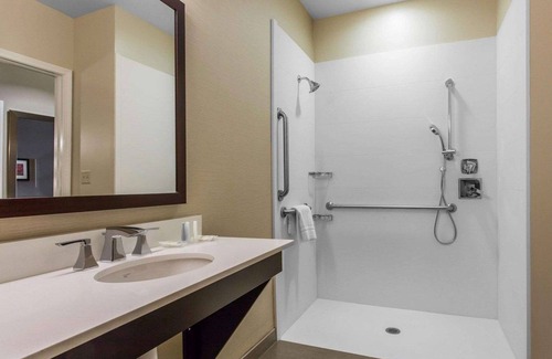 Youngstown Hotel | Comfort Suites Youngstown North