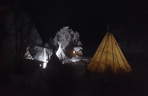 Montcel Alquiler De RV | Comfort teepee 2 to 6 people