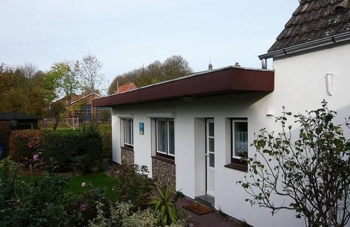 Landkirchen Casa | Comfortable vacation home Hus Kalli with terrace and garden on Fehmarn
