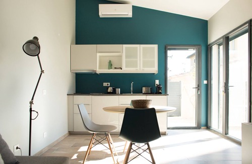 Villeneuve-les-Avignon Apartamento | Estudio de diseño confortable, tranquilo en Provenza, cerca de Aviñón.
