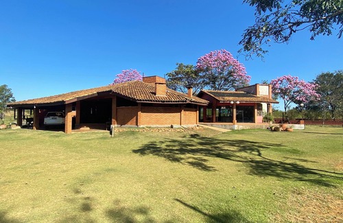 Chapada dos Guimaraes Cabaña | Comfortable country house, parking, garden, SPA, football, 2km from the center.
