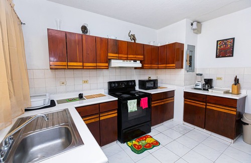 San Pedro Sula Casa | Casa cómoda con 3 habitaciones y baños privados en excelente ubicación.