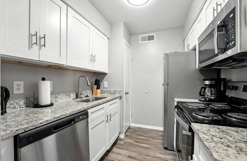 Southridge Apartamento | Comfortable 1BR Extended Stay I Onsite Parking