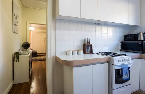 East Victoria Park Casa | Comfortable 2 Bedroom Home in Trendy Victoria Park