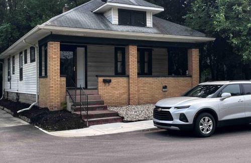 Indianapolis Casa | Comfortable 2-Bdrm Spacious Home with Wifi & Patio
