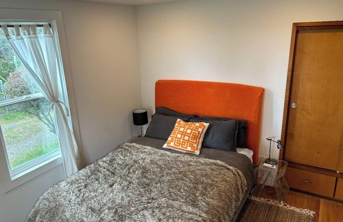 Point Arena Cabaña | Comfortable 2-bedroom cottage with WiFi, AC in beautiful Point Arena, CA