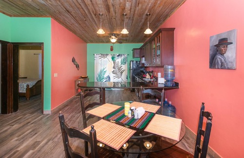 West End Condominio | Comfortable 2 bedroom apartment in West End- Sunset Villa 12D