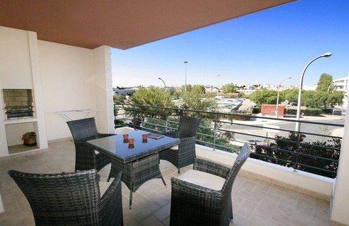 Albardeira Casa | Comfortable 2 Bedroom Apartment w/ WiFi + A/C+ Pool ,15 min Walk to Beach &Town