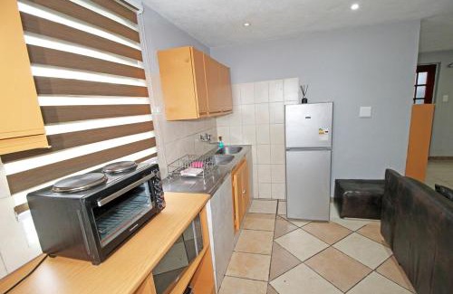 Germiston Apartamento | Comfortable 2 Bedroom Flat in Germiston with WI-FI